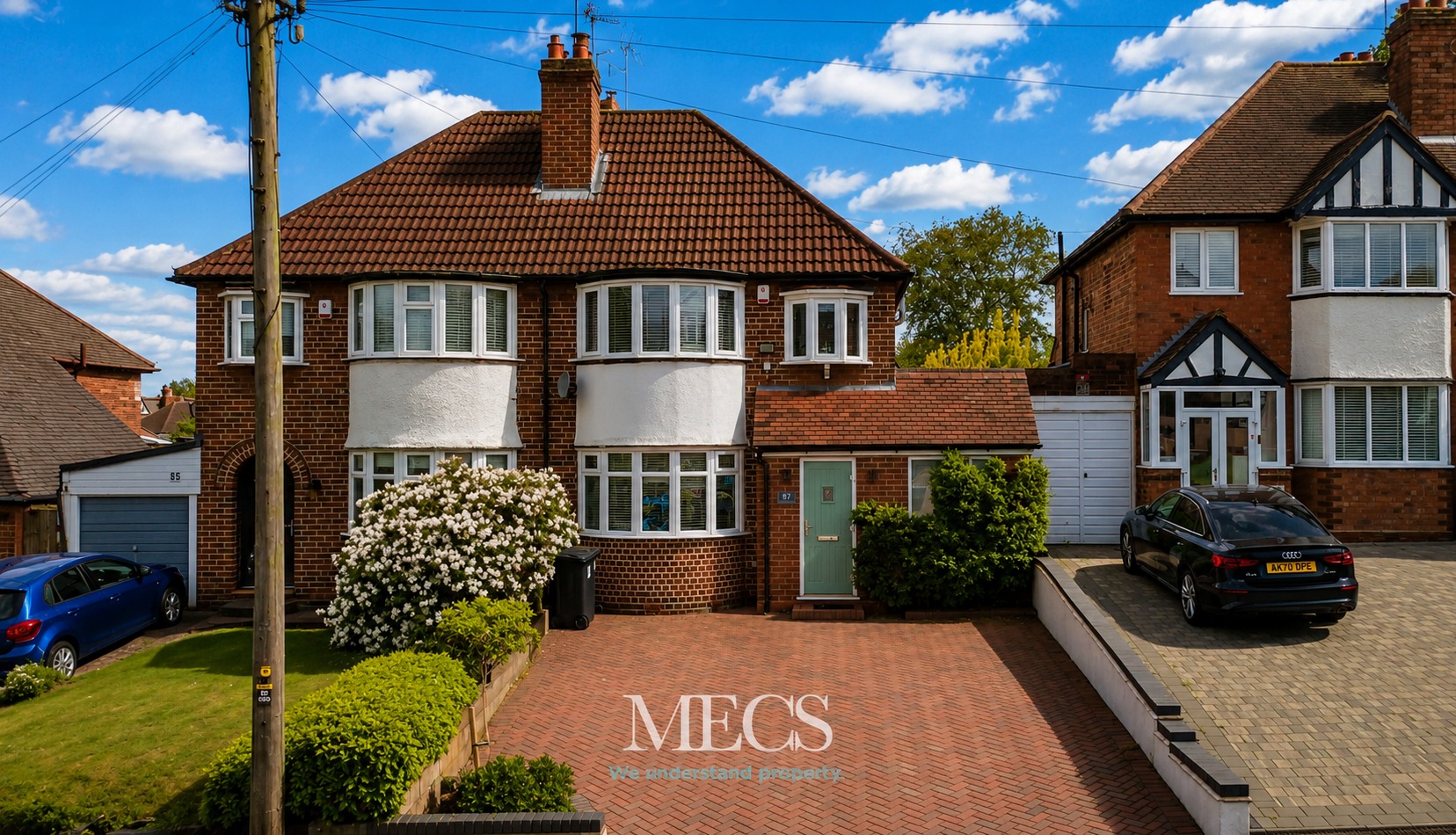 This beautifully presented 3-bedroom semi-detached family home, located on the popular Fellows Lane