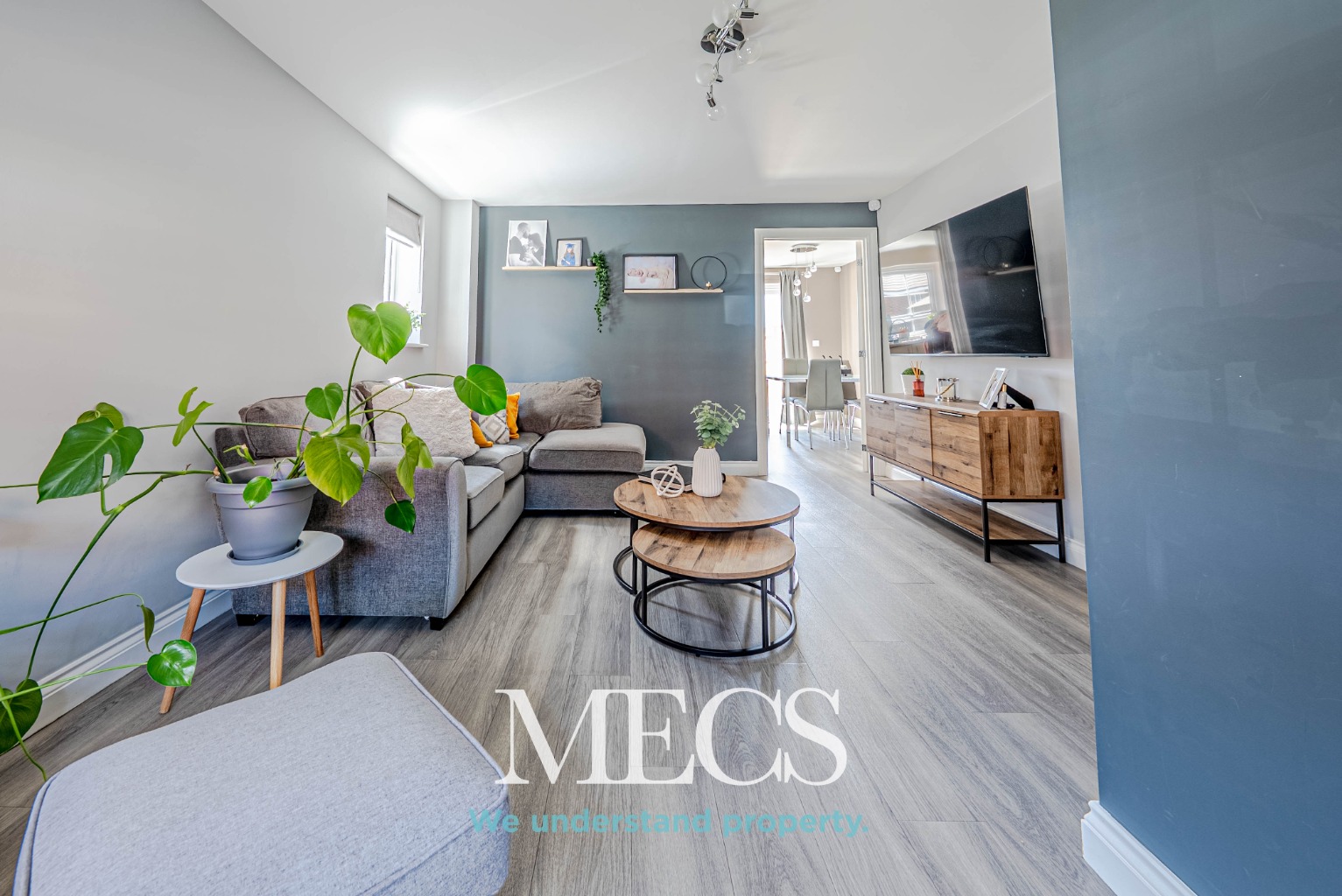 This well-presented three-bedroom detached home in Bromsgrove offers spacious and versatile living