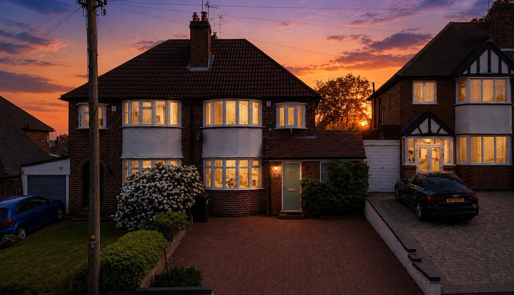 This beautifully presented 3-bedroom semi-detached family home, located on the popular Fellows Lane