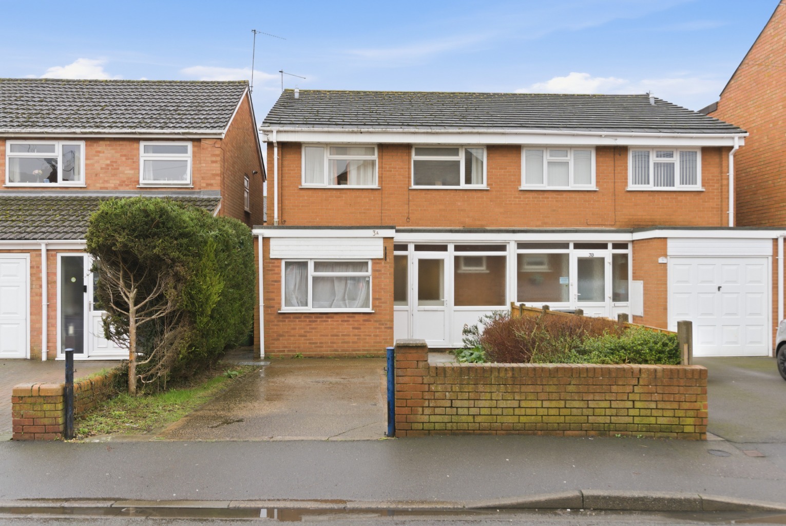 First time buyer/Investor Opportunity: 5-Bed Semi-Detached Near Worcester Uni