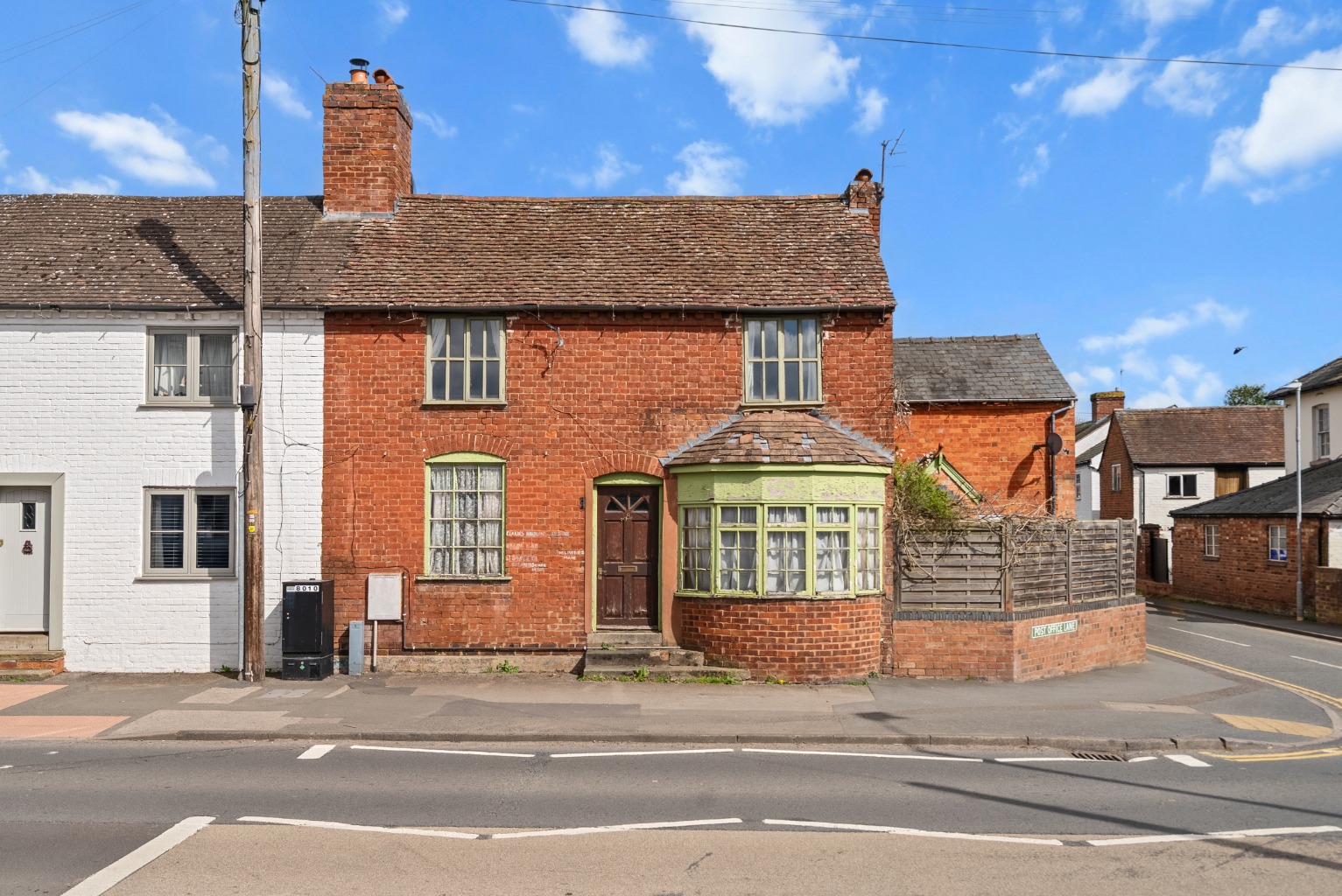 Chain-Free 4-Bed End Terrace in Kempsey: Family Home with traditional charm