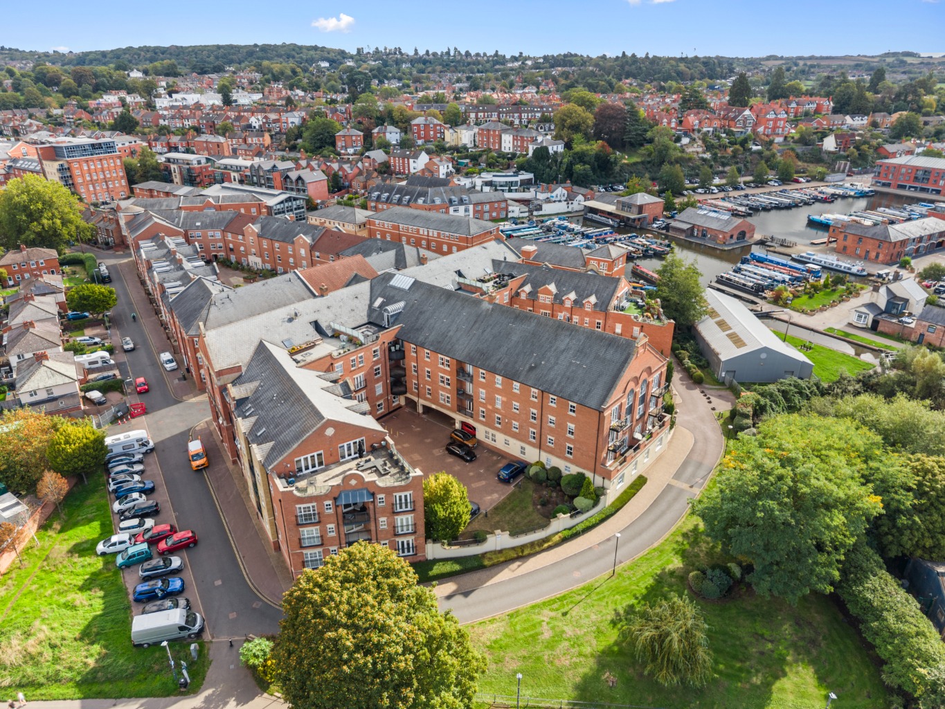 Riverside Living: Modern 2-Bed Apartment with Stunning Views & Parking