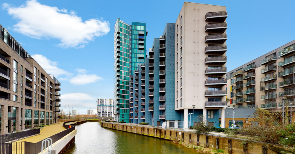 FOR SALE: Modern 2 bed, 2 bath apartment in Stratford, E15 with secure parking!