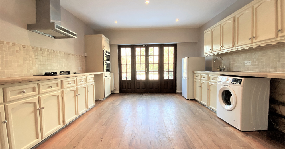 Wooford Green, IG8 - Fantastic family 3 Bedroom Home!