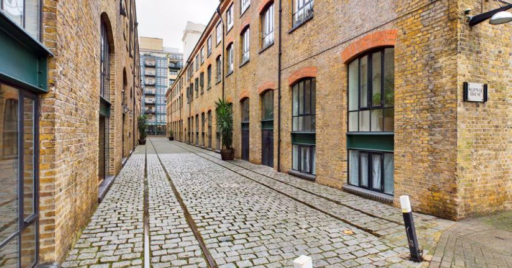 FOR SALE:  One bedroom apartment set within a Grade II listed warehouse conversion w/ gated parking!