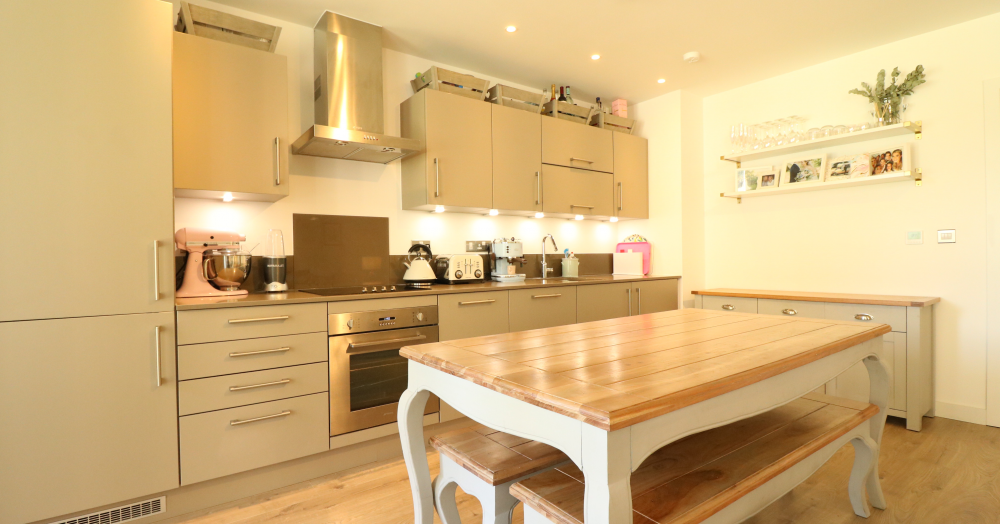 TO LET: Modern 2 bed, 2 bath apartment in Hackney E9 with private terrace!!