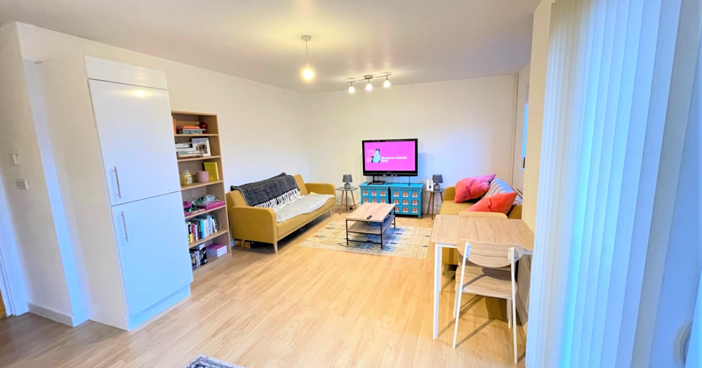 TO LET: Spacious two DOUBLE bedroom apartment with parking! 2 mins to St James Street, E17
