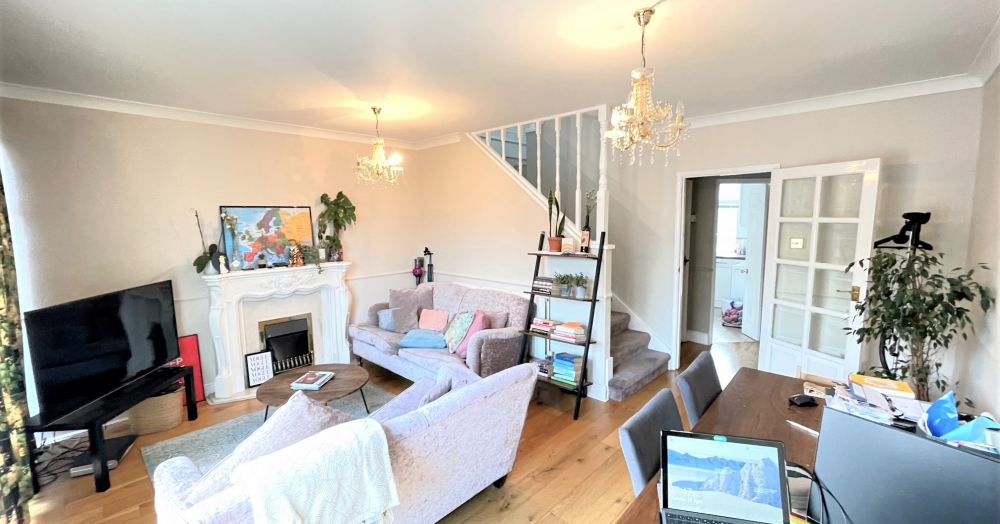 TO LET: Spacious split level apartment on Bethnal Green Road with private terrace!