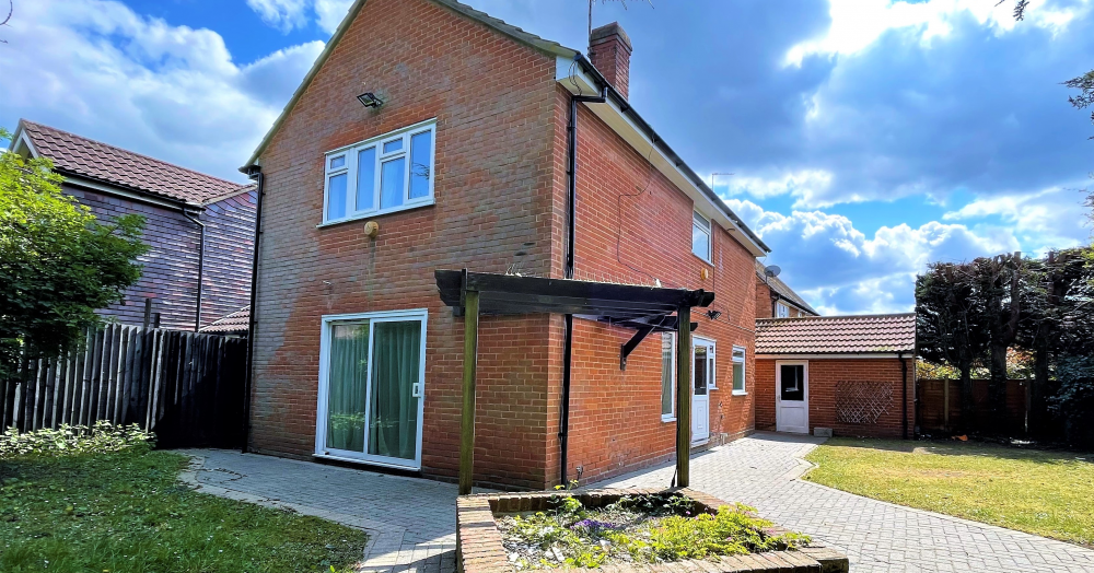 TO LET: Spacious four bedroom detached home in Loughton, IG10. OSP and garage > £2250 pcm