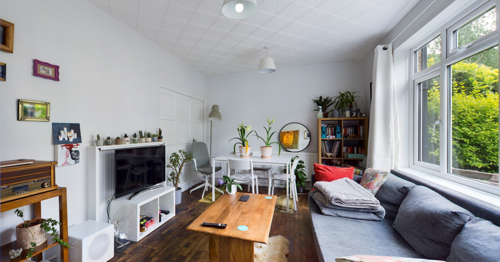 FOR SALE: Three DOUBLE bedroom house in Dalston, E8 > Two receptions and private rear garden.