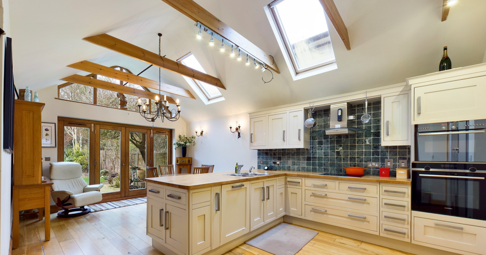 FOR SALE: Substantial detached home in North Chingford with beautiful gardens and swimming pool FOR SALE: Substantial detached home in North Chingford with beautiful gardens and swimming pool