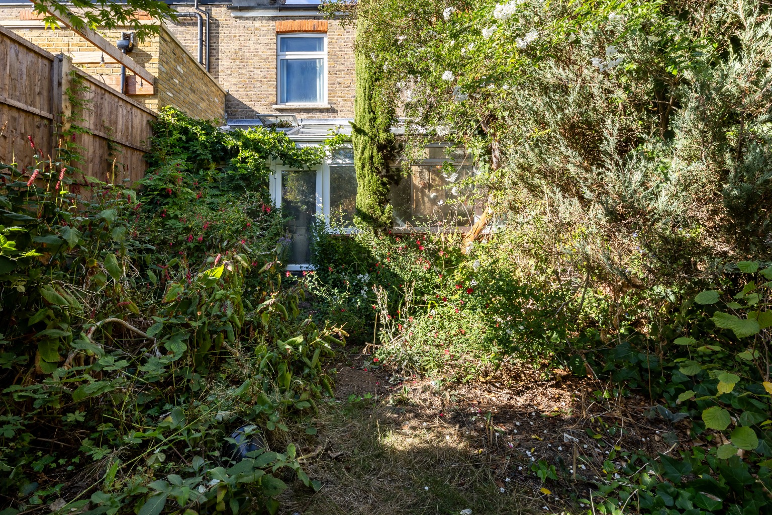 Forest Drive East, E11