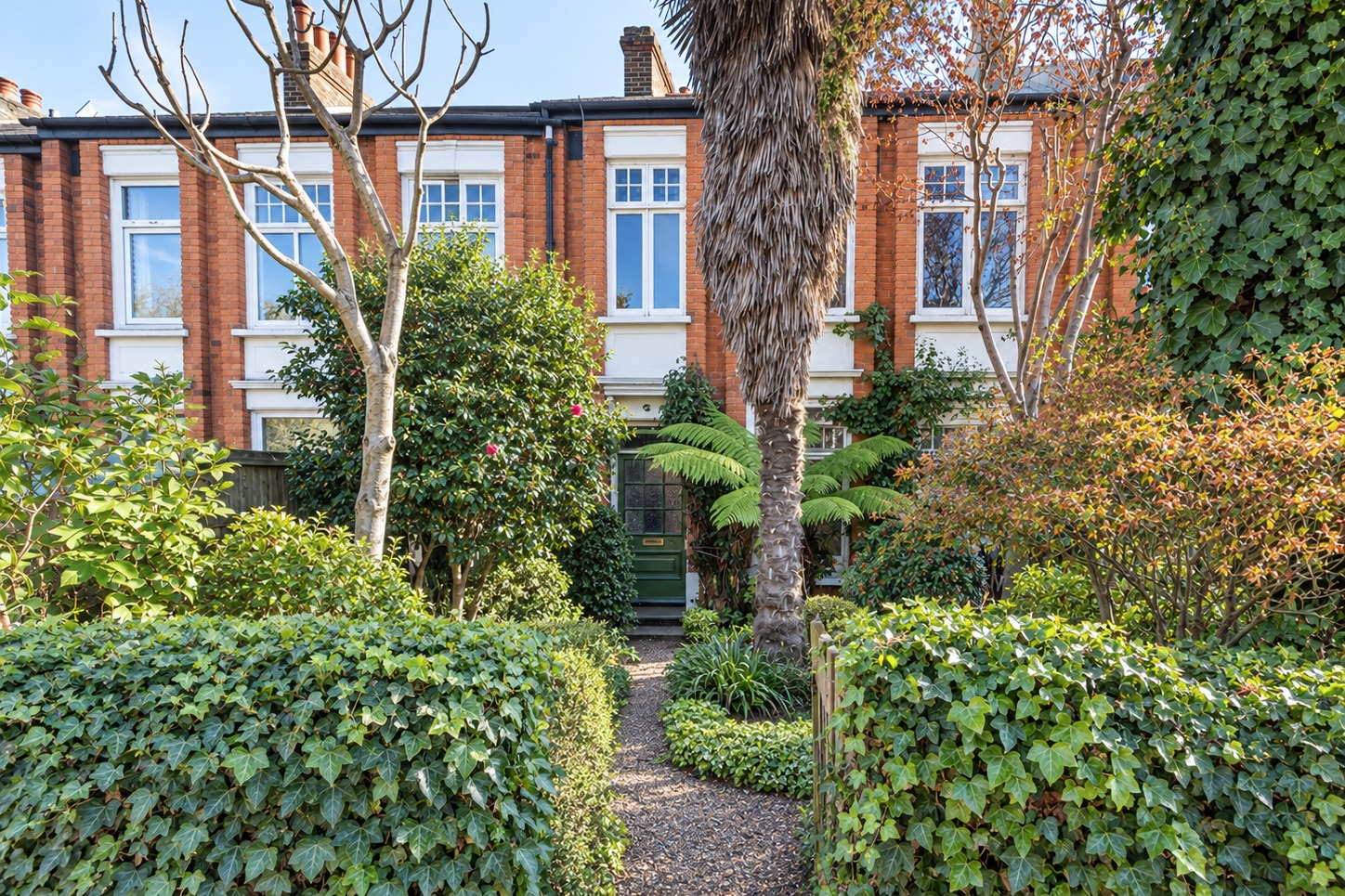 Forest Drive East, E11