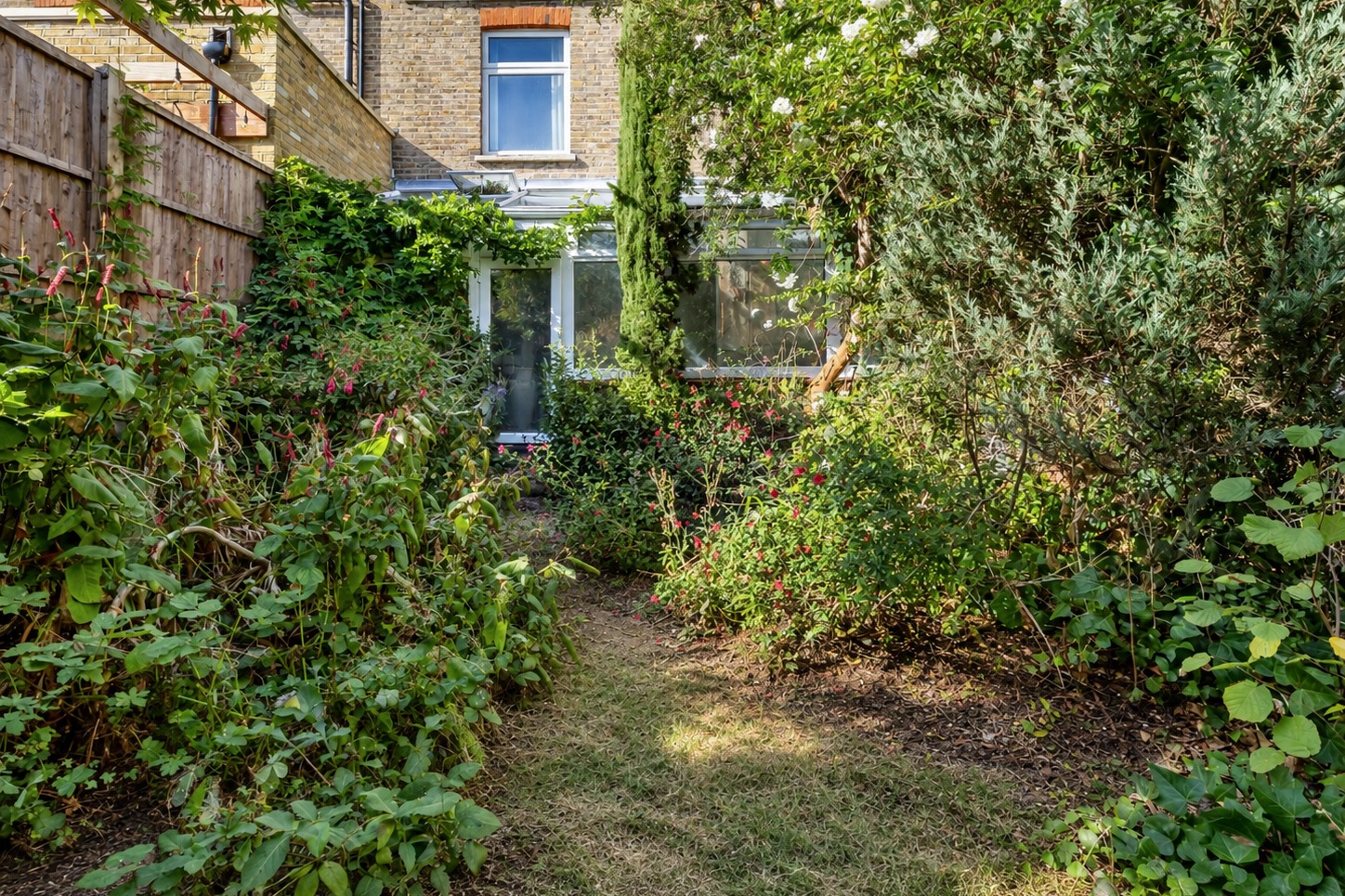Forest Drive East, E11