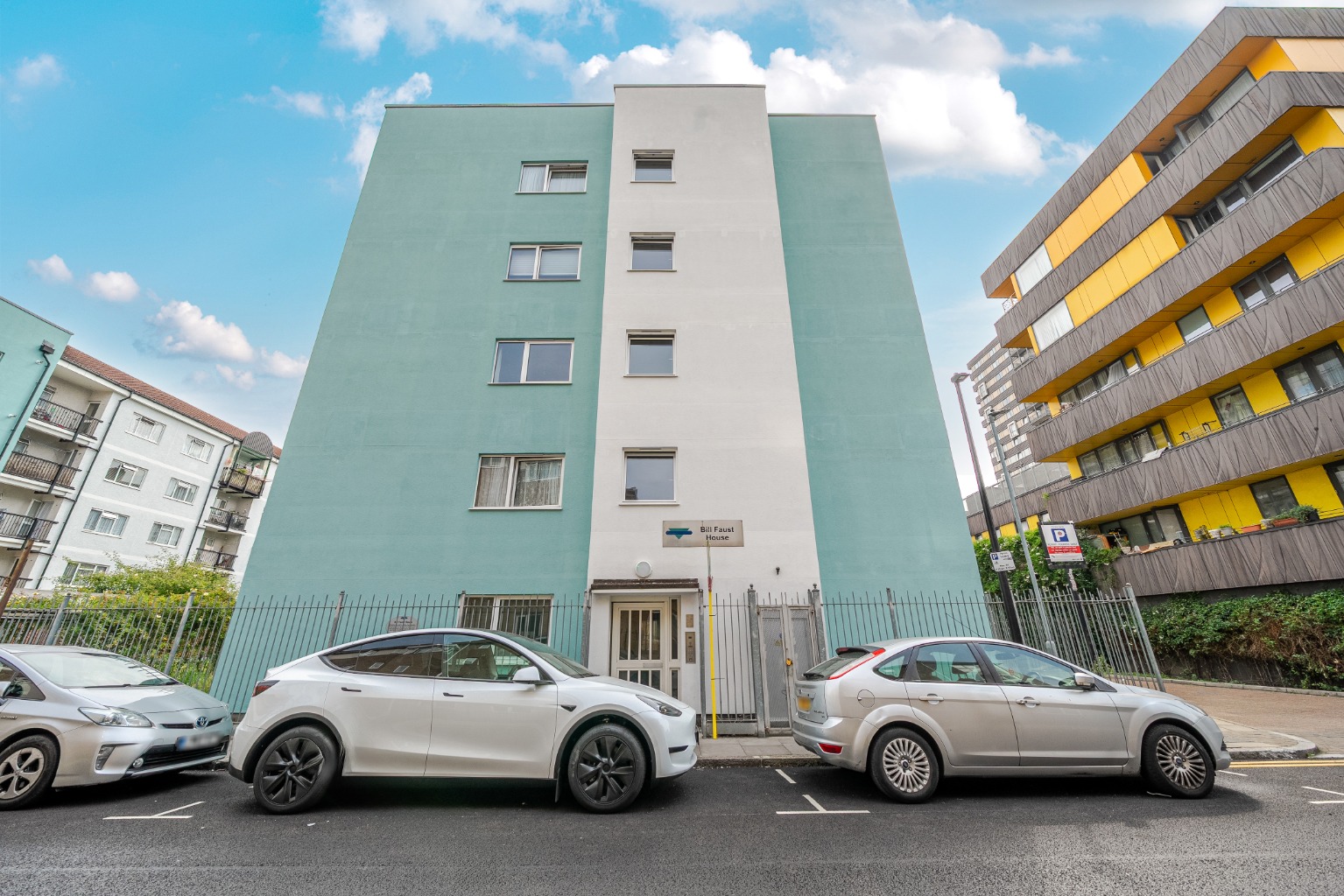 Your Ideal London Buy-to-Let: One Bedroom Apartment Near Shadwell Station