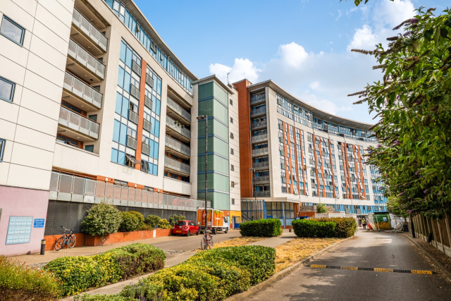 Your Perfect London Pad: One Bedroom with Park Views & Secure Parking