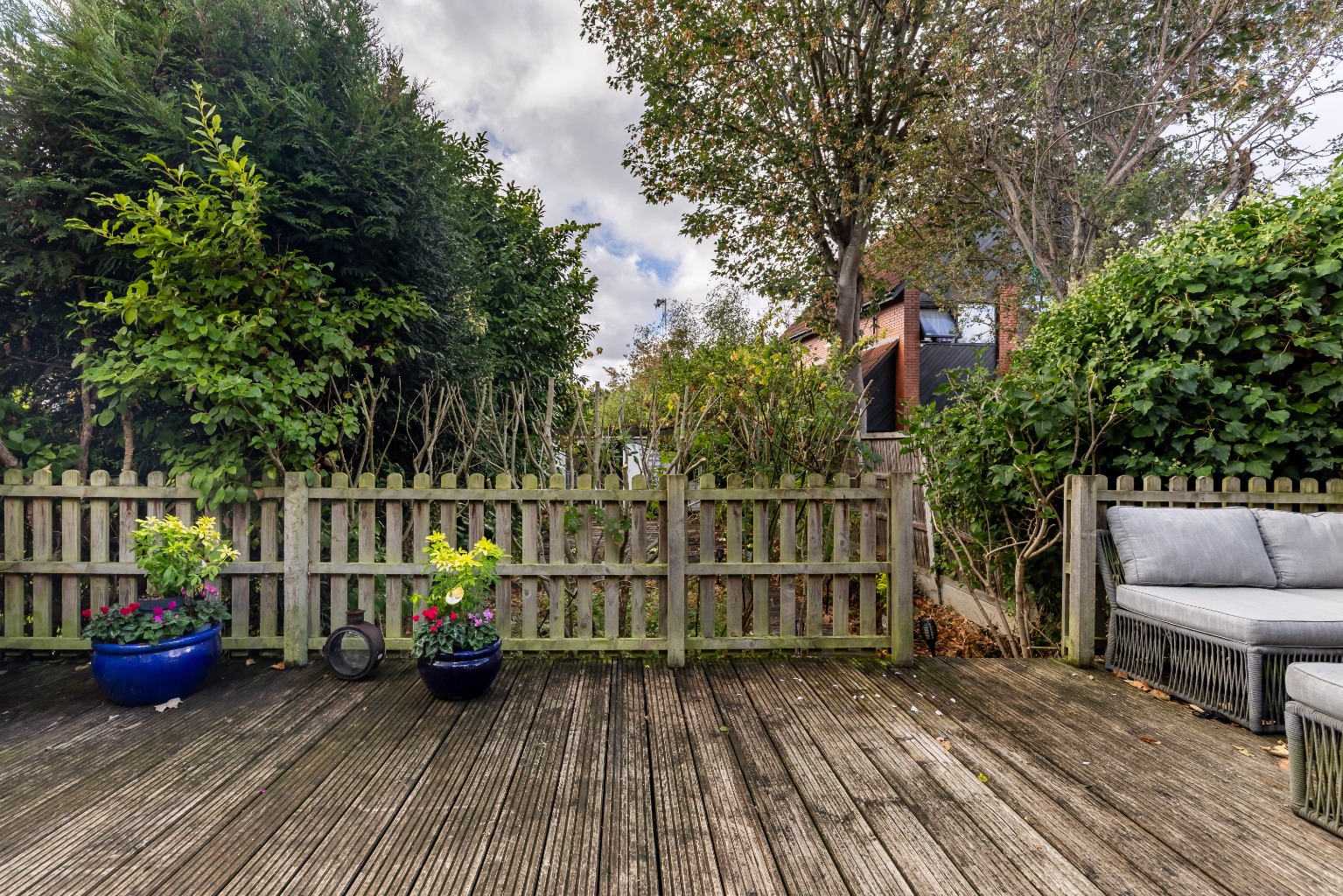 Snakes Lane East, Woodford, IG8