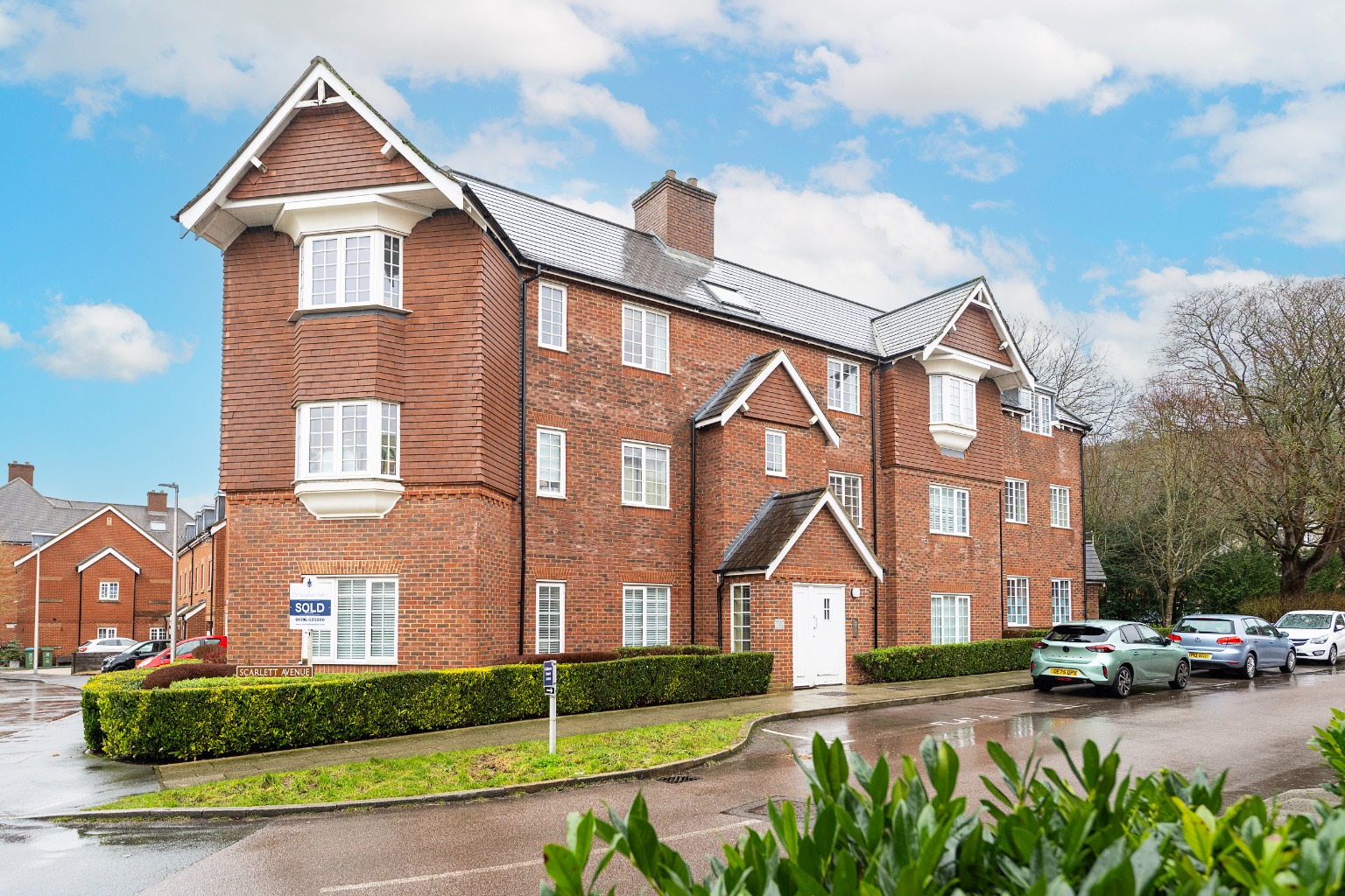 Well-presented one-bedroom apartment overlooking Wendover Woods
