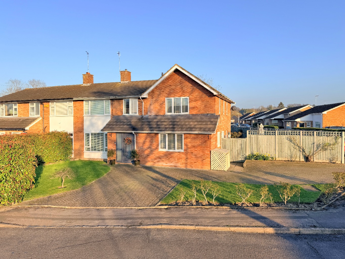 Extended Five-Bedroom Family Home in a Quiet Cul-de-Sac
