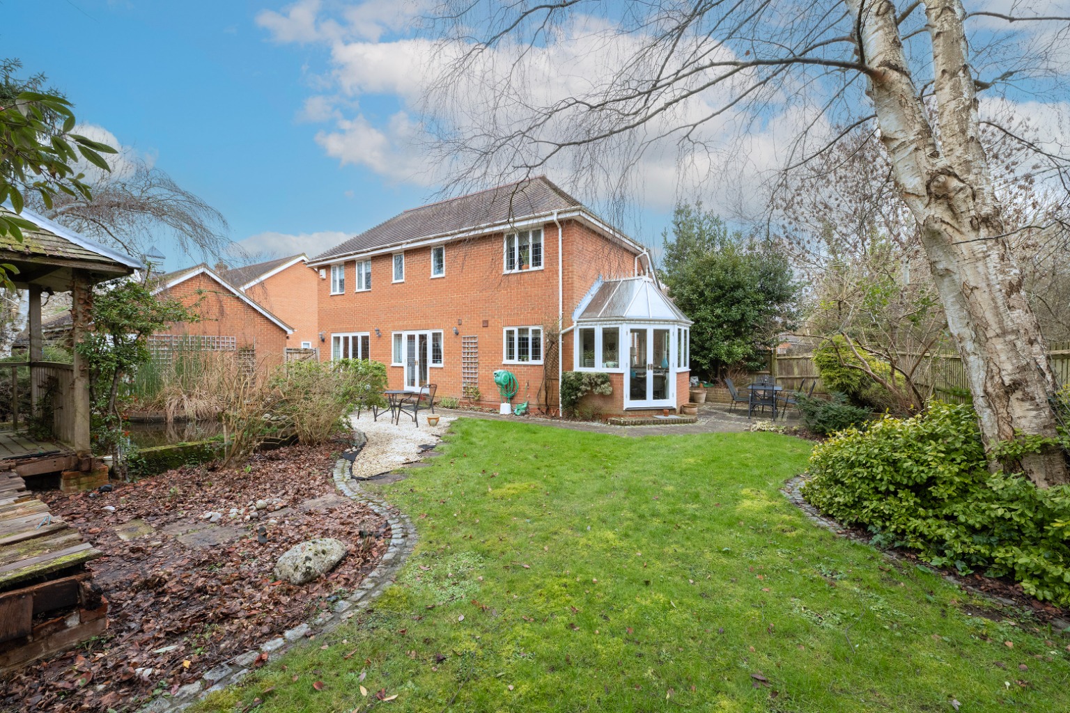 Executive Four-Bedroom Detached Home in a Quiet Cul-de-Sac