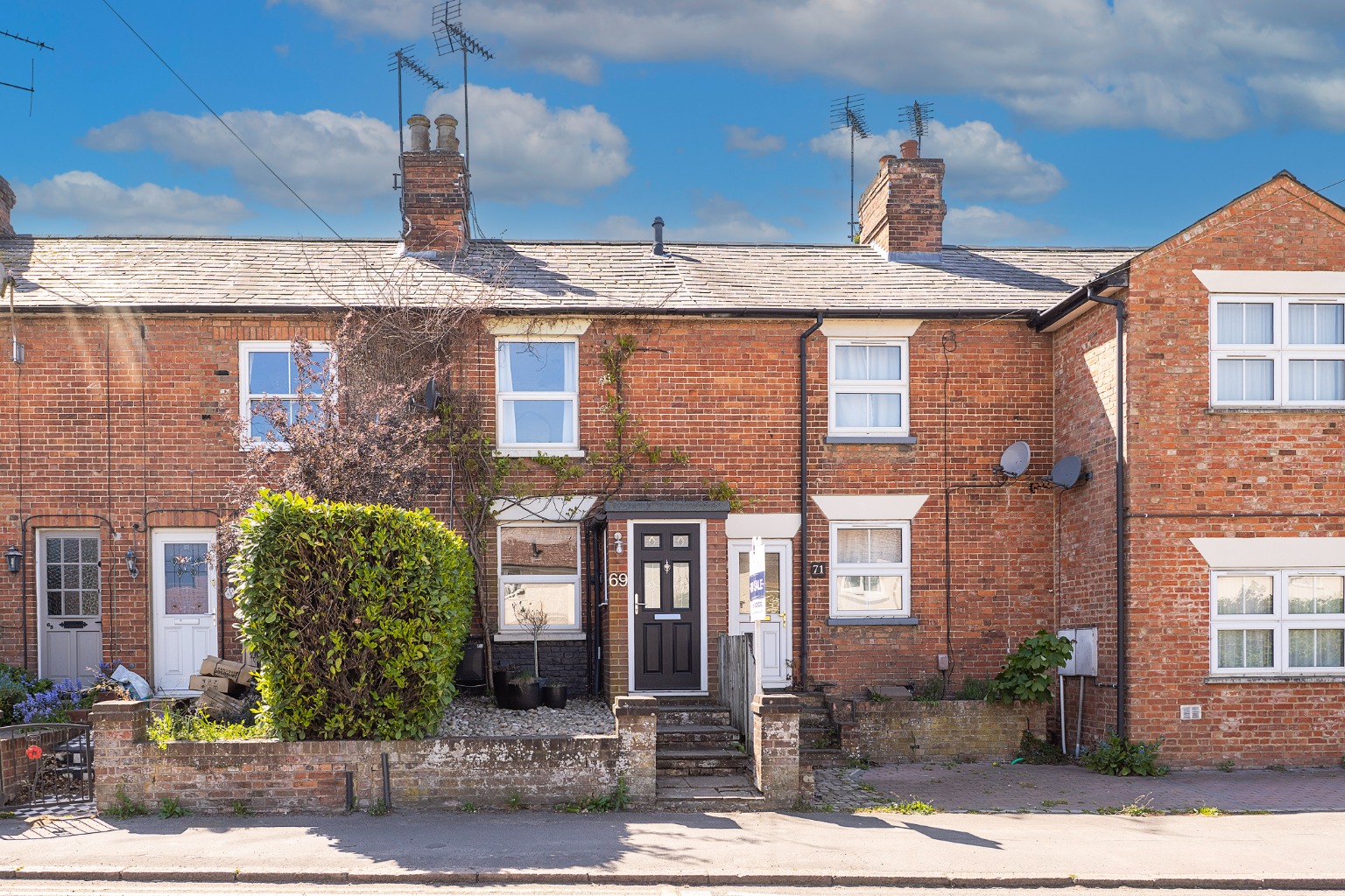 Beautiful Victorian Cottage with Sunny Southerly-Facing Garden