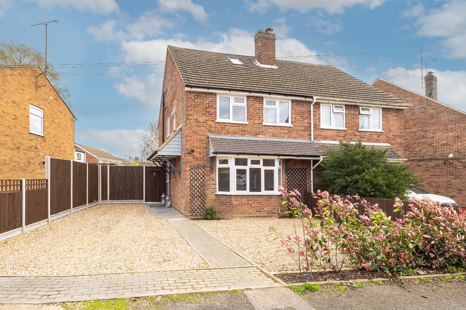 Extended 4 Bed Home with Loft Suite, Parking & Garden Near Leagrave Station. Viewings on
