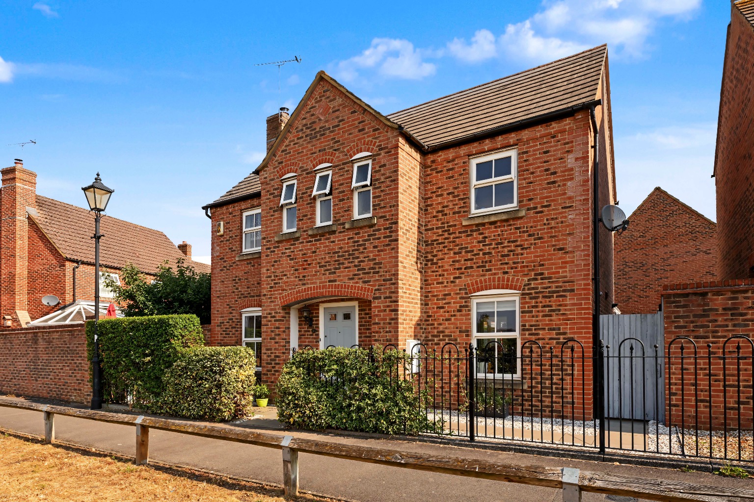 Detached Family Home In A Traffic Free Location On The Ever Popular Fairford Leys.