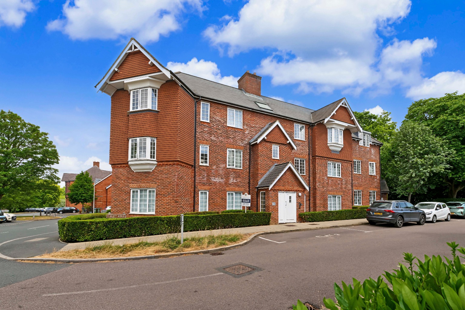 Well presented one-bedroom apartment overlooking Wendover Woods