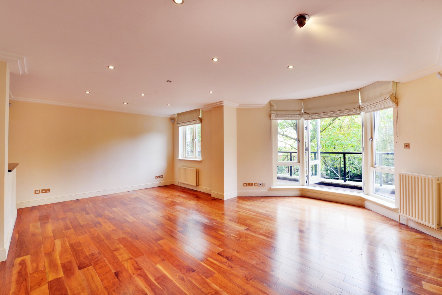 Luxury 3-Bed Apartment in Hampstead with Terrace & Amenities