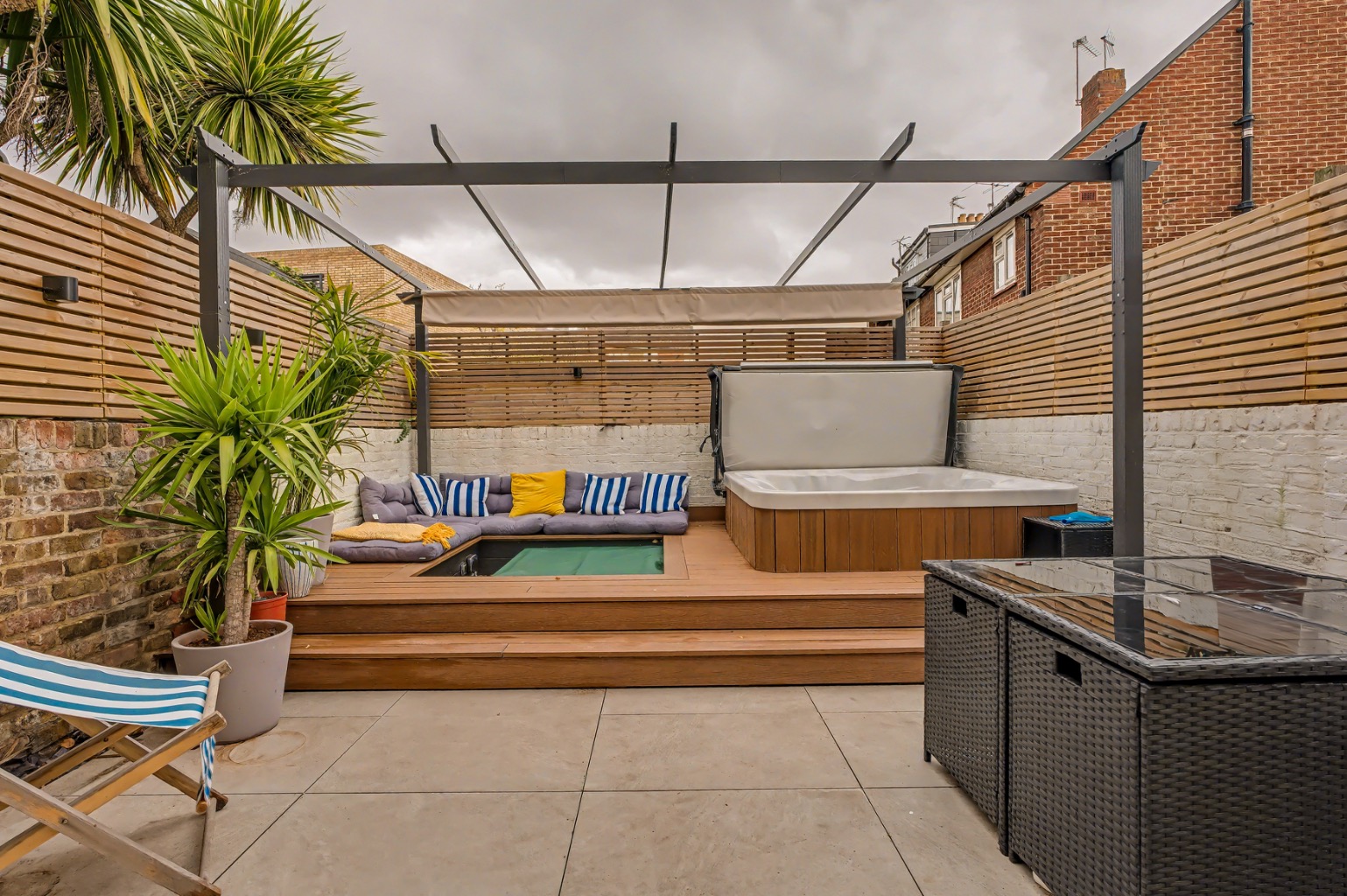 Beautiful ground floor two bedroom apartment with private garden, in prime Kensal Rise location