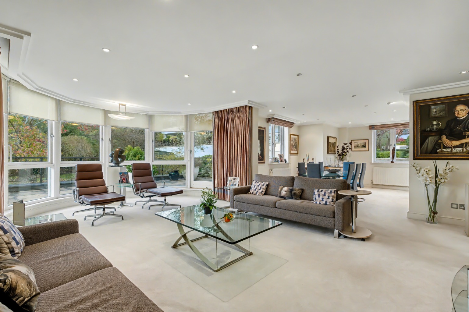 Elegant Four-Bedroom Apartment in Desirable Westfield, Hampstead