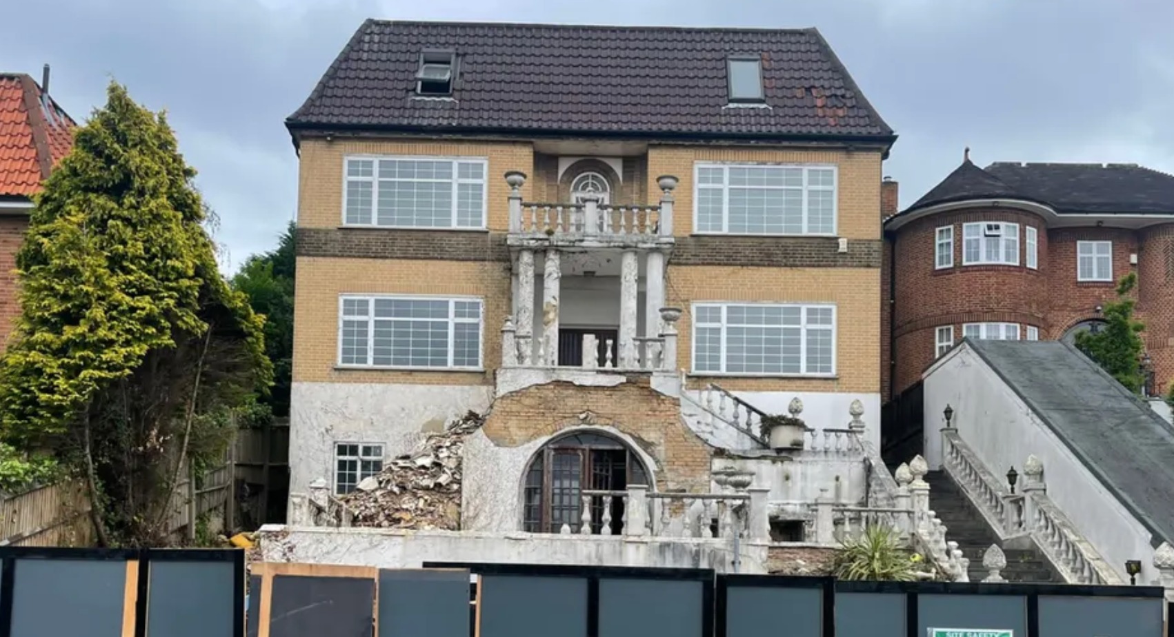 Exceptional Redevelopment Opportunity: Seven-Bedroom Detached House in Prime Hampstead Exceptional Redevelopment Opportunity: Seven-Bedroom Detached House in Prime Hampstead