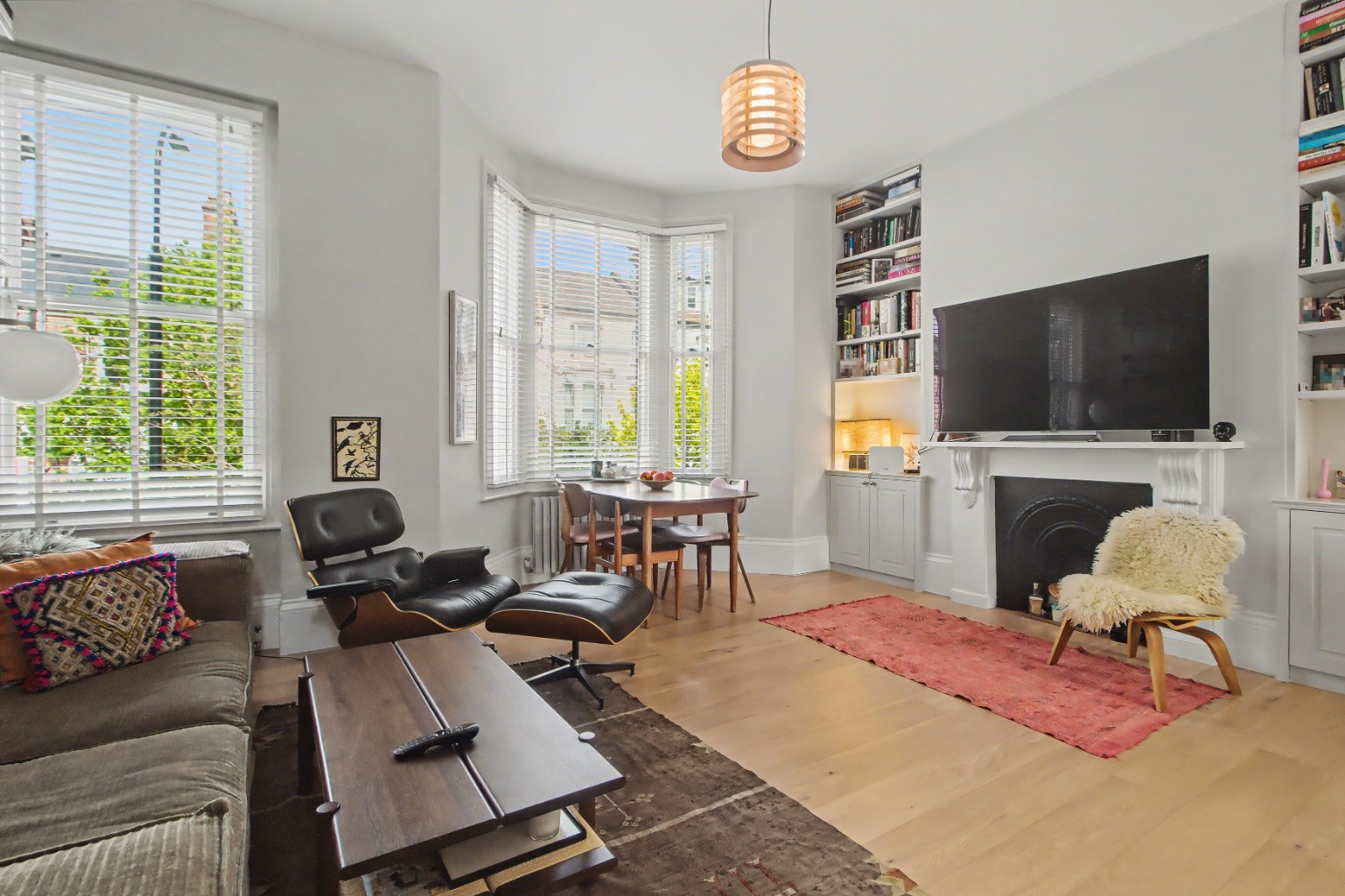 Superb Four-Bedroom Apartment with Terrace in West Hampstead Superb Four-Bedroom Apartment with Terrace in West Hampstead