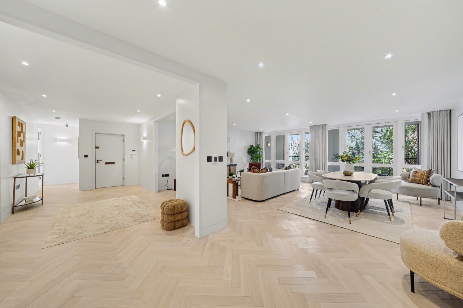A stunning refurbished flat in Westfield, Hampstead