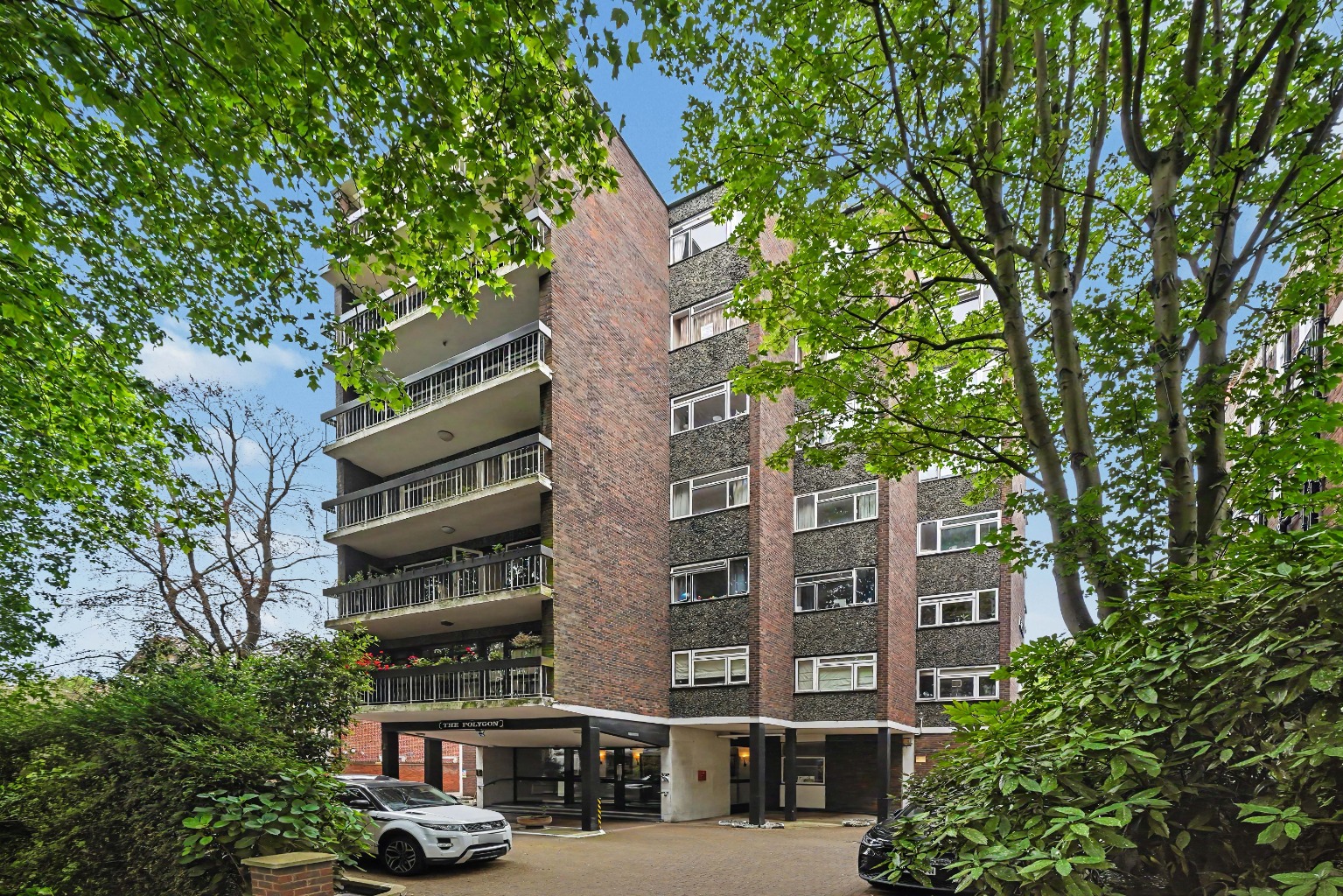 A Spacious Three-Bedroom Apartment with Concierge, Terrace & Parking in St Johns Wood A Spacious Three-Bedroom Apartment with Concierge, Terrace & Parking in St Johns Wood