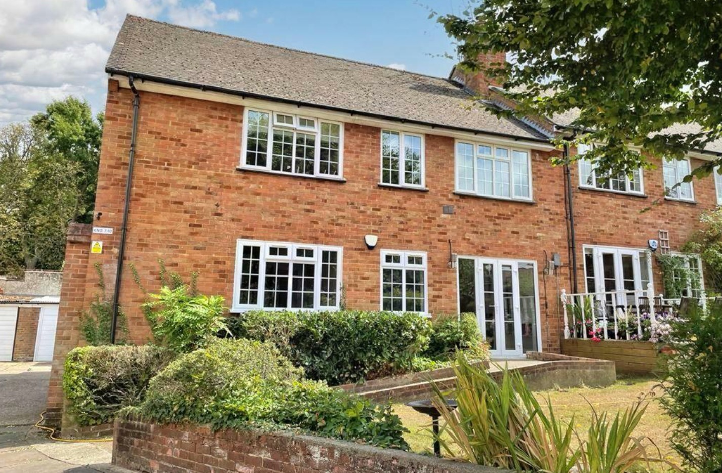 Refurbished Garden Maisonette in Sought-After Elstree Location Refurbished Garden Maisonette in Sought-After Elstree Location