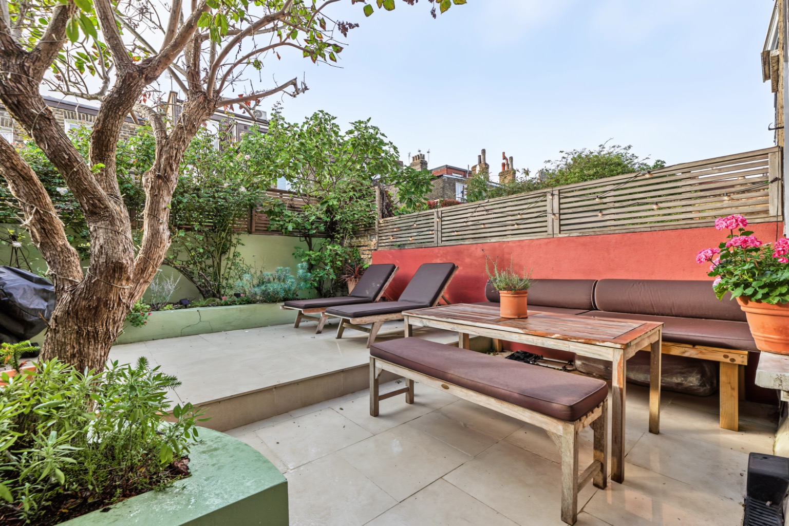 A beautiful two bedroom apartment with stunning west facing garden in Kensal Rise