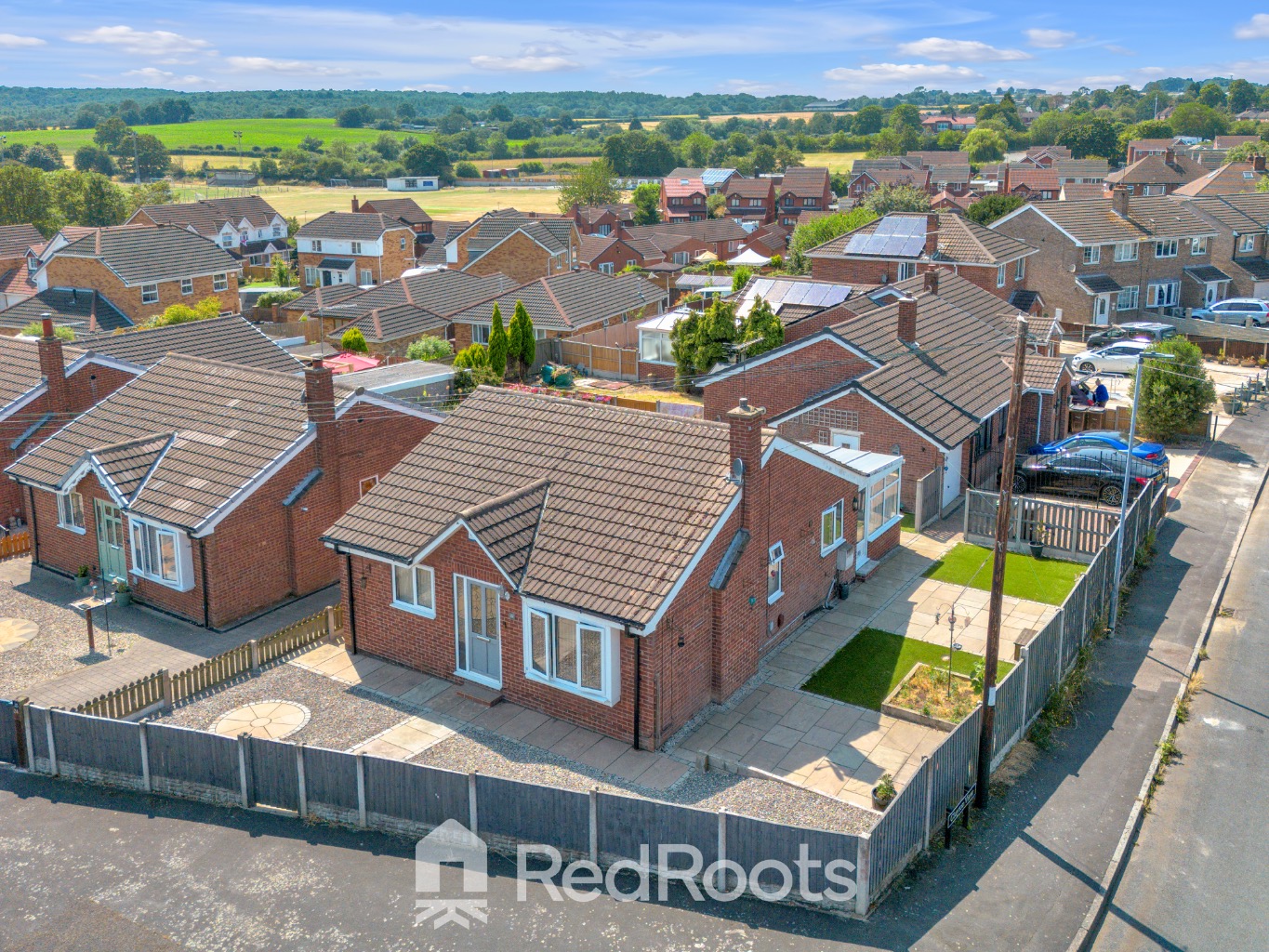 Spacious and Extended 2-Bed Detached Bungalow in South Kirkby Cul-de-Sac! ✨