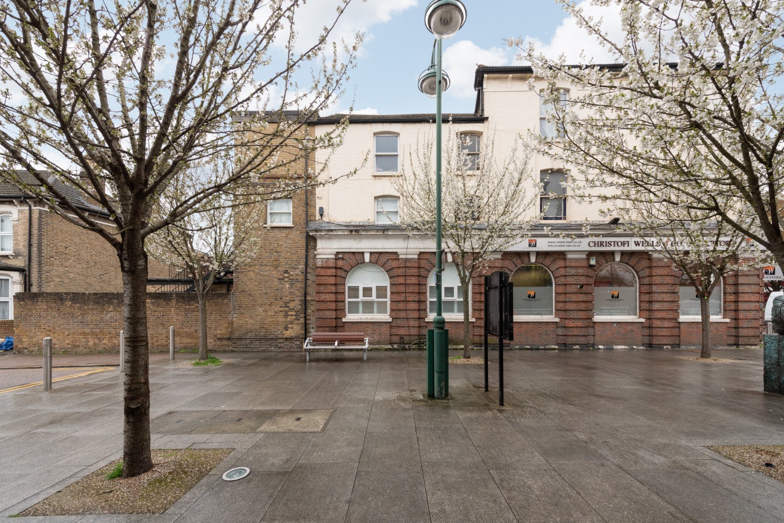 Two bedroom ground floor flat for sale in Leytonstone being offered chain free