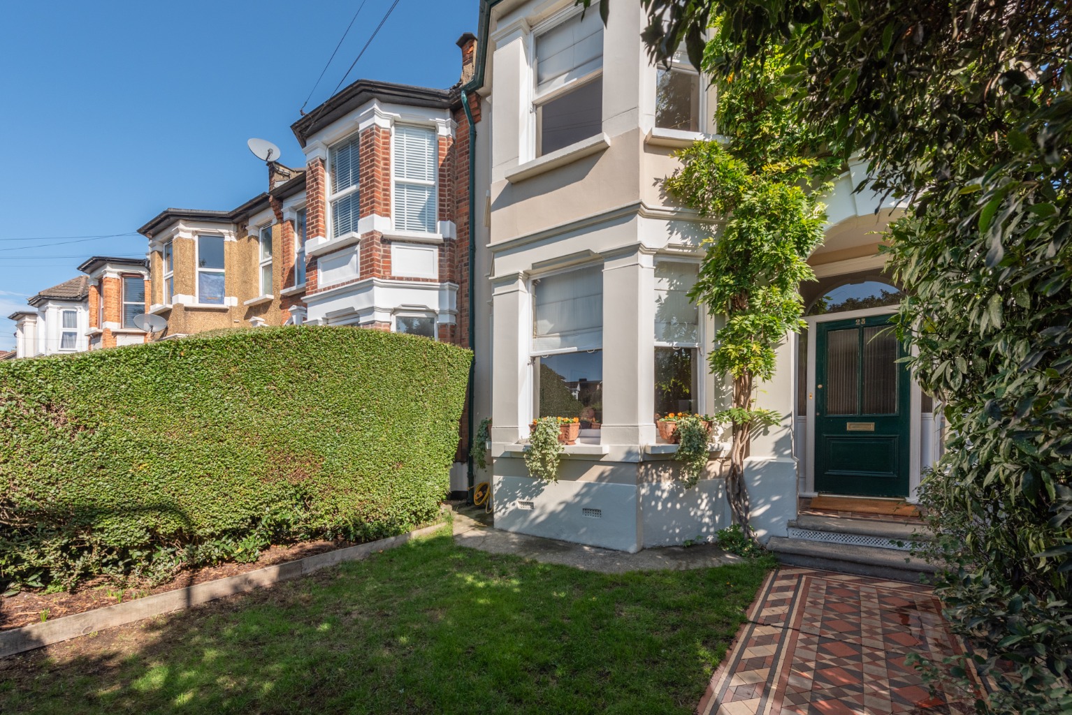 Spacious four bedroom house for in Upper Leytonstone Spacious four bedroom house for in Upper Leytonstone