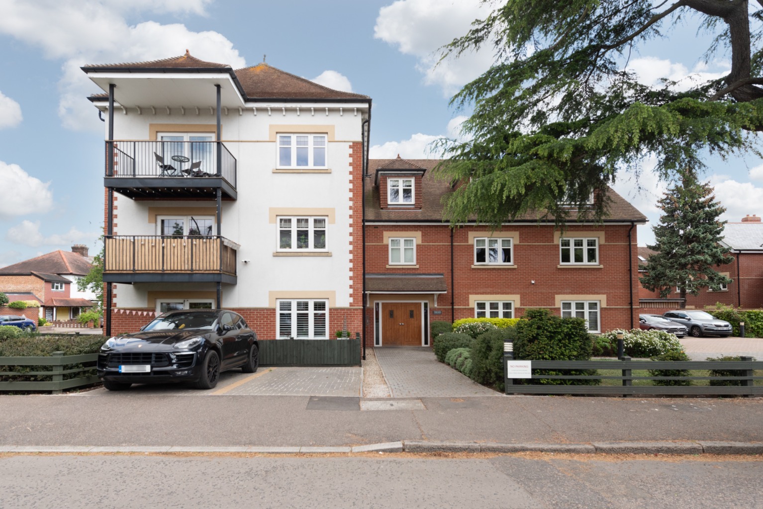 Fabulous three bedroom ground floor apartment for sale in Wanstead