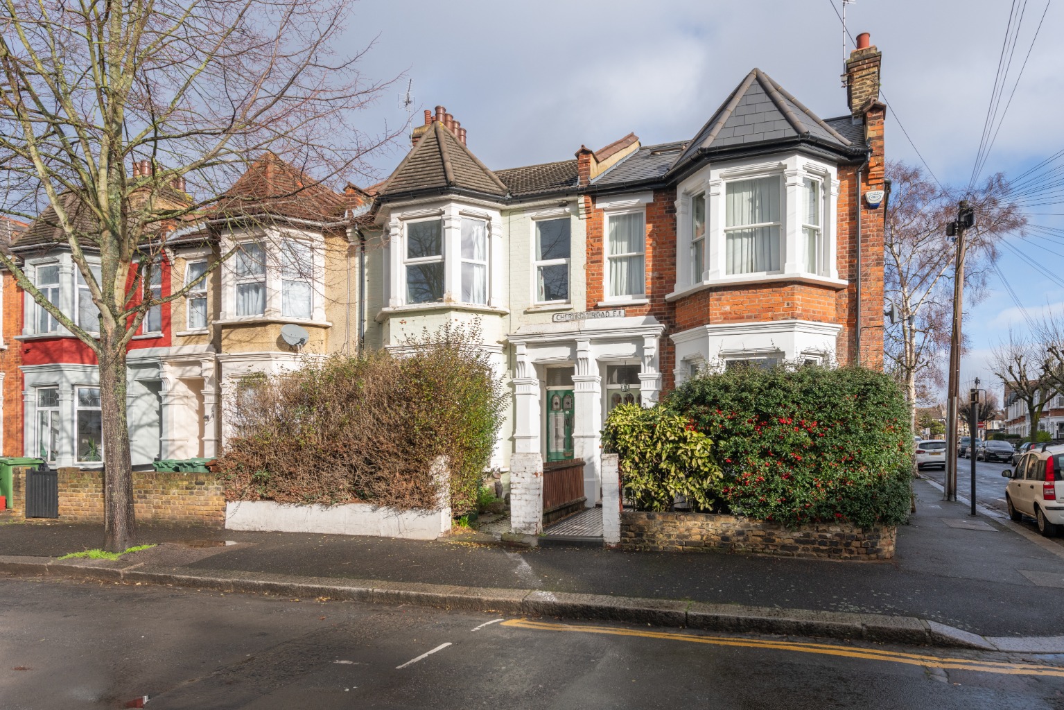 Spacious three bedroom house for sale in Leytonstone, chain free
