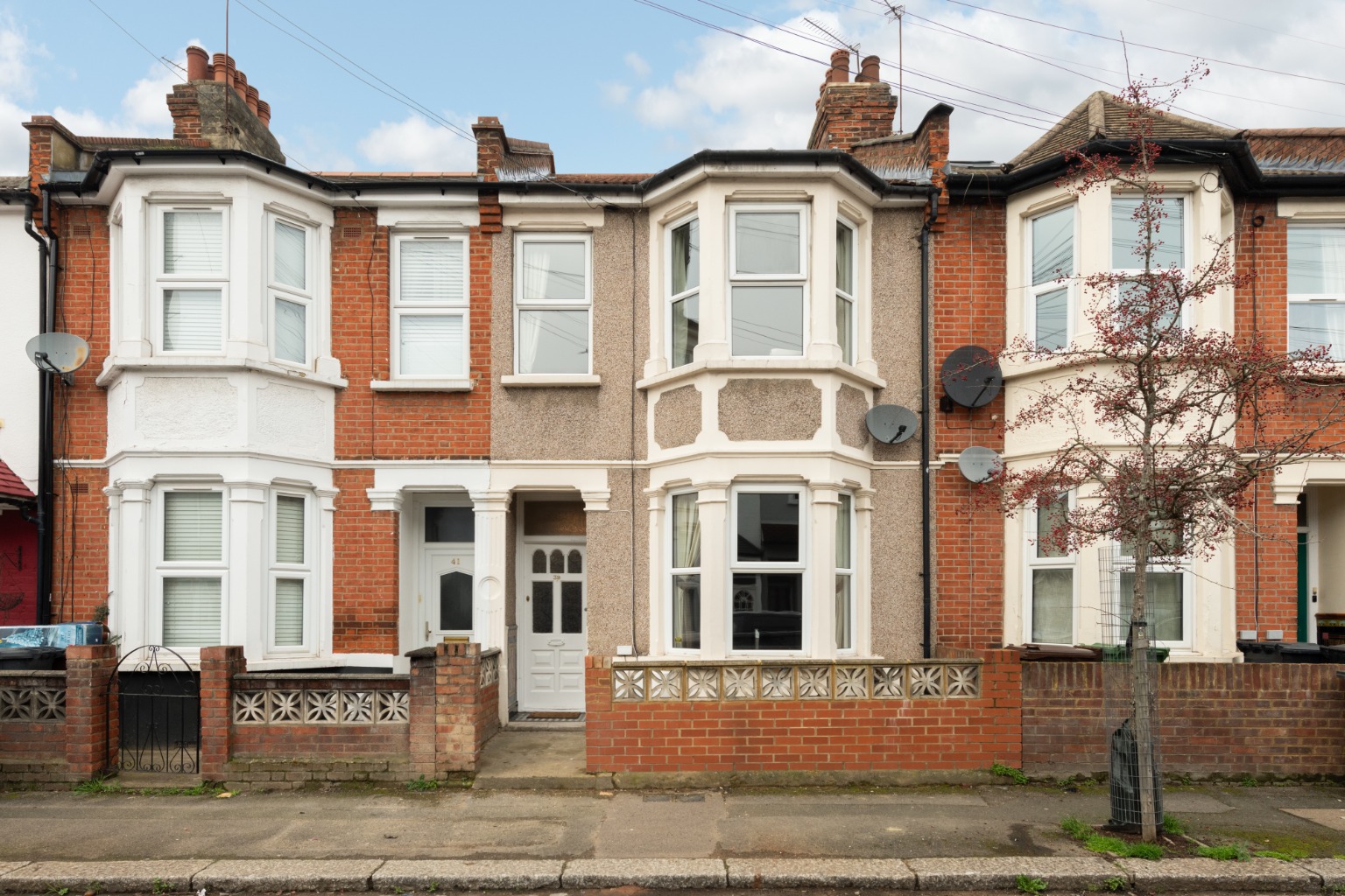Spacious four bedroom house for sale in Leytonstone.