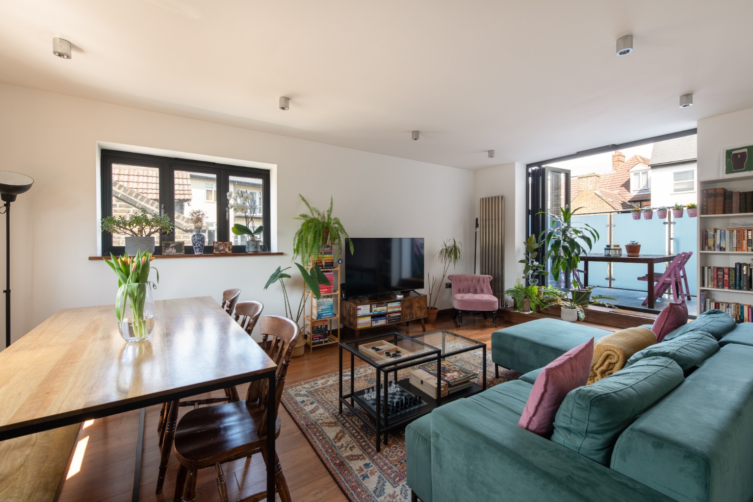 Guide Price £490,000-£520,000 -  Stunning three bedroom apartment for sale in Leyton