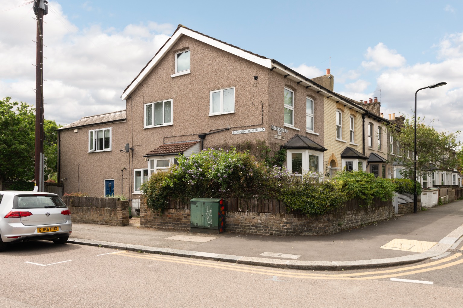 Charming and unique one bedroom flat for sale in Bushwood, Leytonstone.