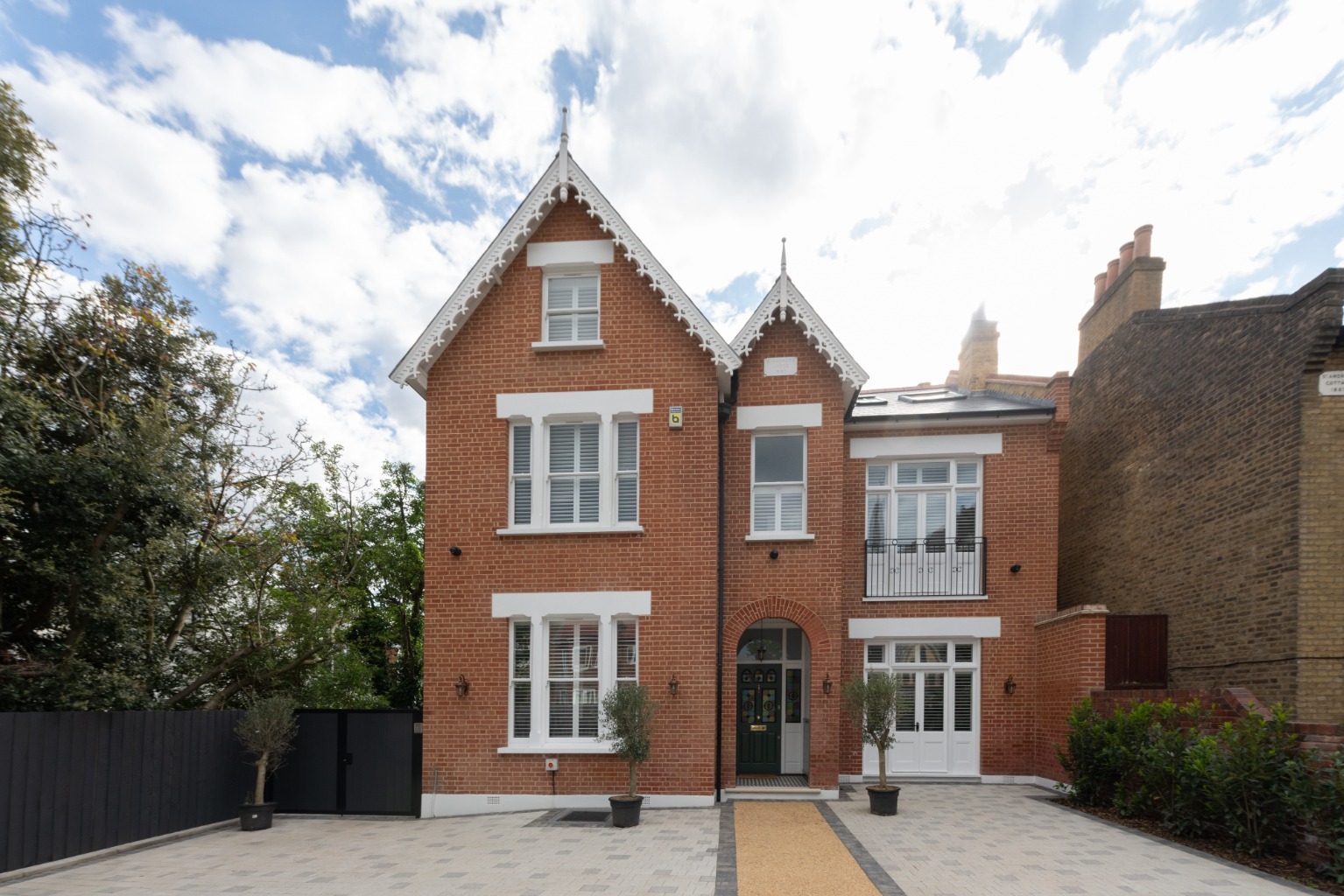 An exquisite six bedroom house for sale in the Upper Leytonstone Conservation Area