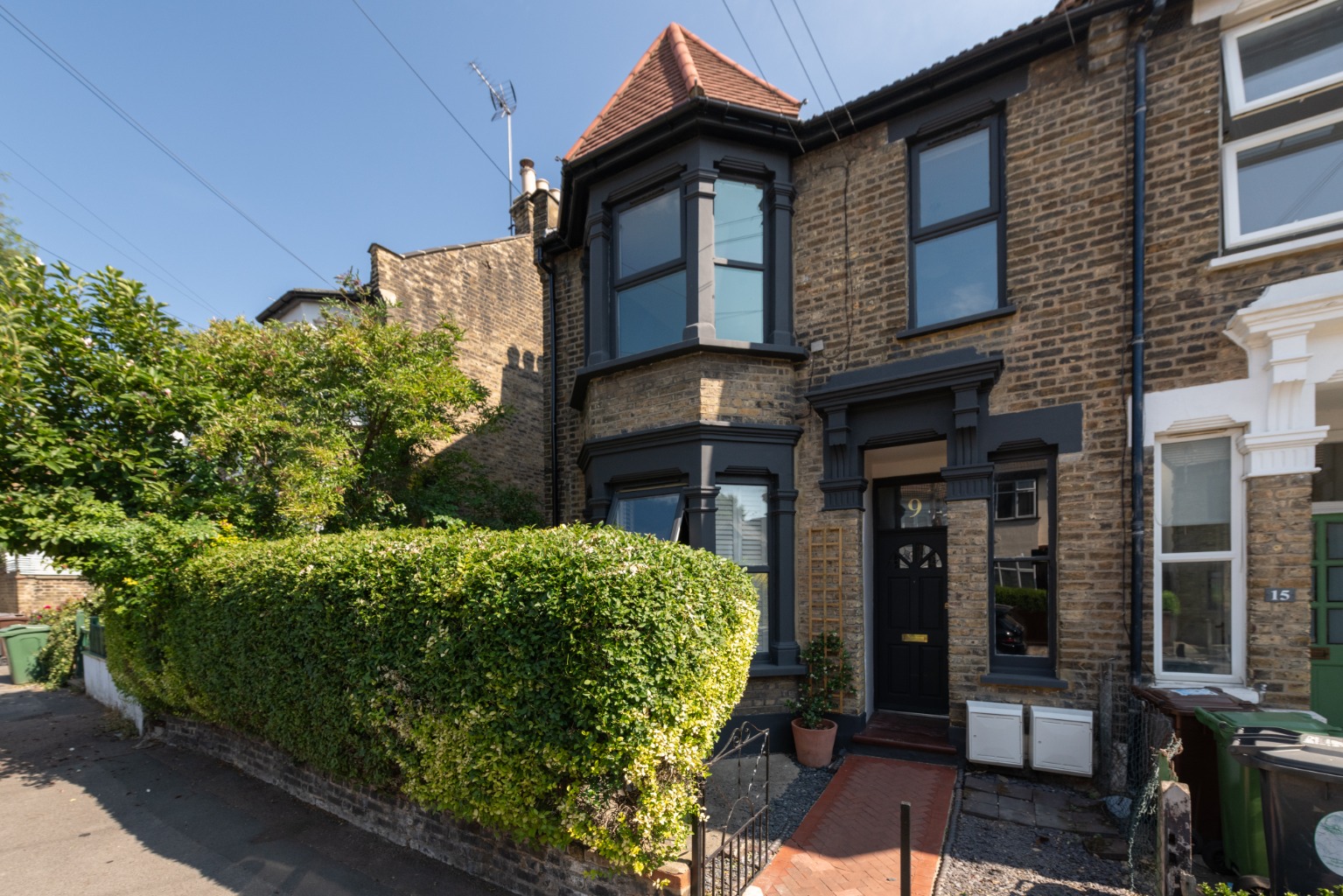 Spacious three bedroom Abrahams maisonette for sale near the Francis Road area of Leytonstone
