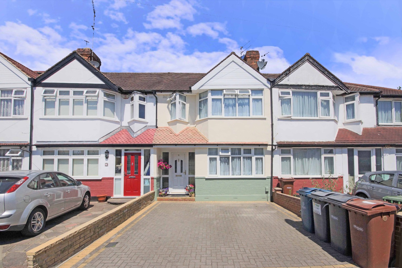 A well presented 3 bedroom family home set on a quiet-cul-de-sac offered for sale chain free.