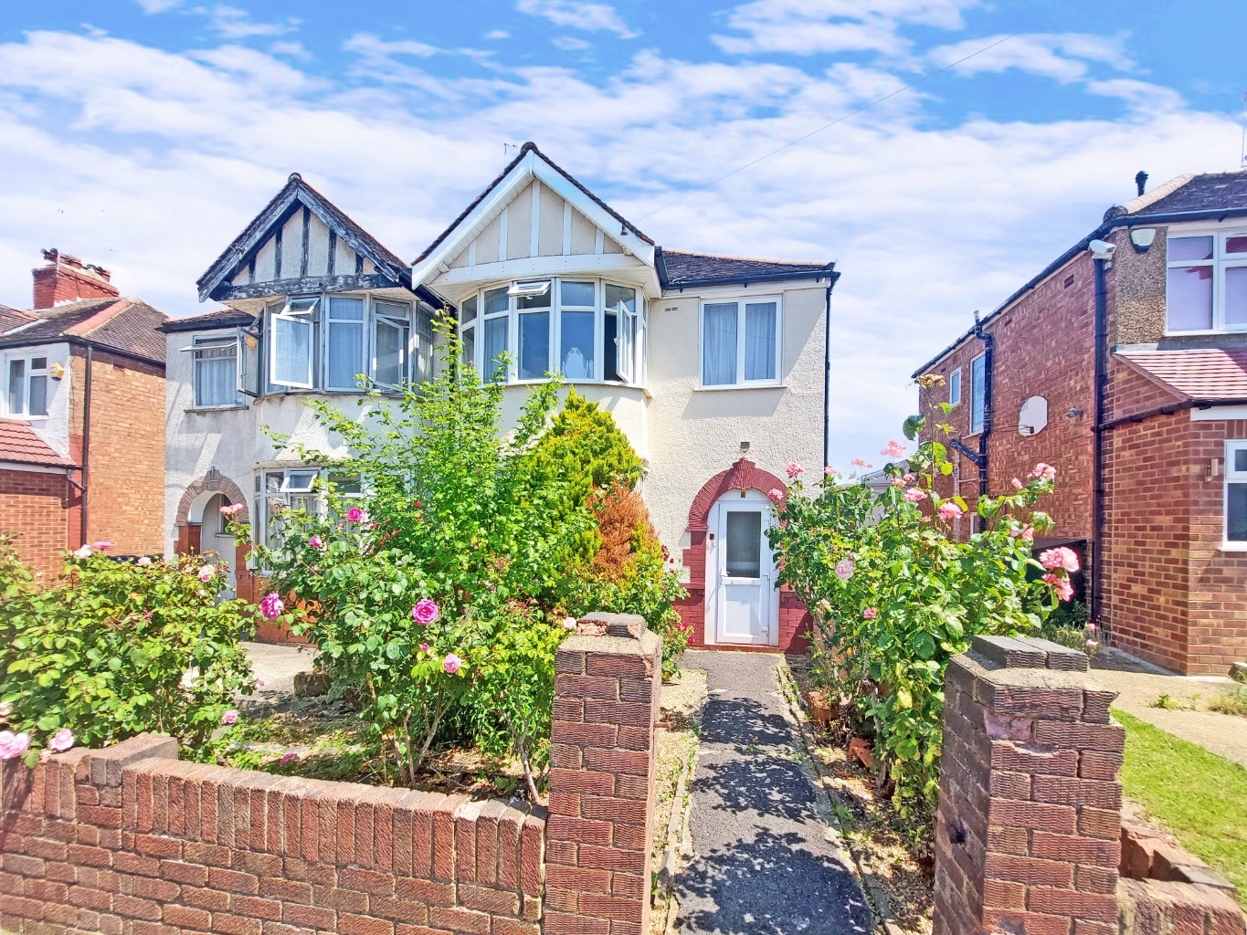 A 1930's semi detached house with own driveway and parking , offering great potential to renovate A 1930's semi detached house with own driveway and parking , offering great potential to renovate