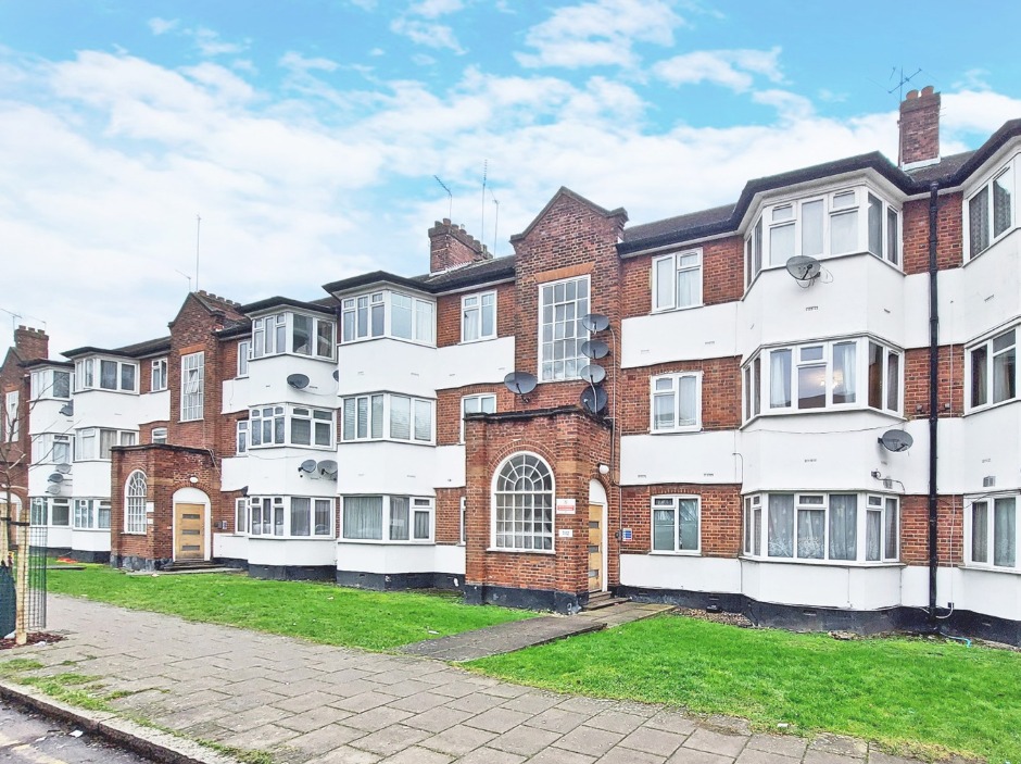 Two Bed First Floor Flat in One of Harrow's Mansion Style Blocks Two Bed First Floor Flat in One of Harrow's Mansion Style Blocks